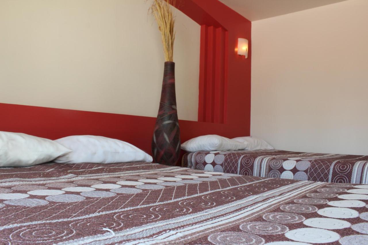 Hotel Real De Cortes Лос-Рейес Экстерьер фото